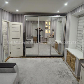 Продам квартиру, 23 Августа ул. , 1  ком., 31.90 м², авторский дизайн