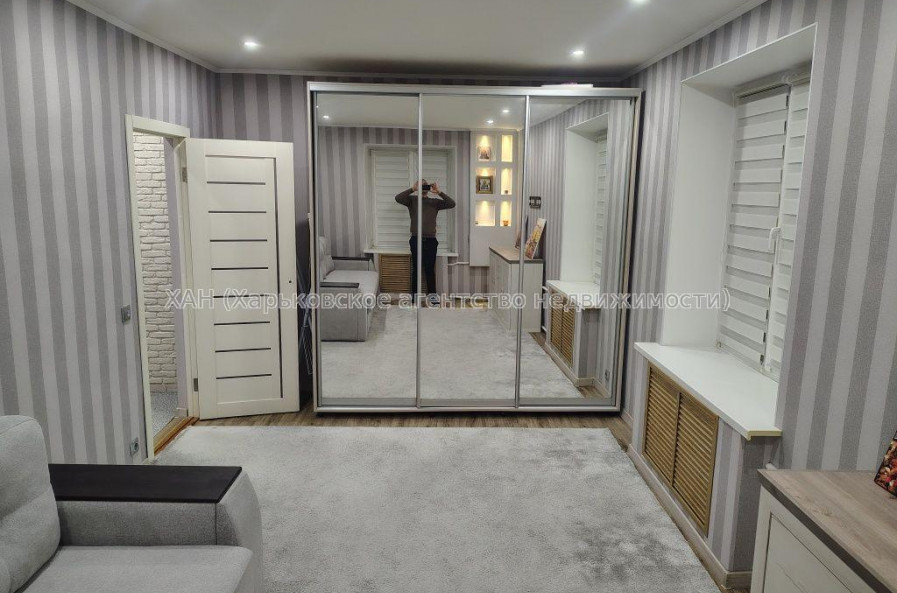 Продам квартиру, 23 Августа ул. , 1 кім., 31.90 м², авторский дизайн 