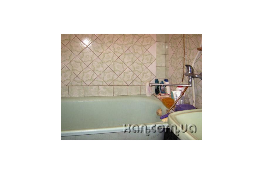 Продам квартиру, Мерефянское шоссе , 4  ком., 82 м², косметический ремонт 
