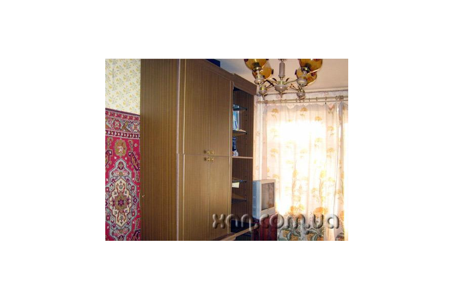 Продам квартиру, Мерефянское шоссе , 4  ком., 82 м², косметический ремонт 