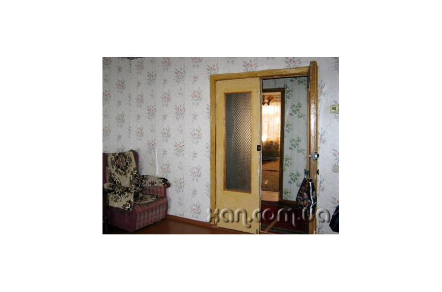 Продам квартиру, Мерефянское шоссе , 4  ком., 82 м², косметический ремонт 
