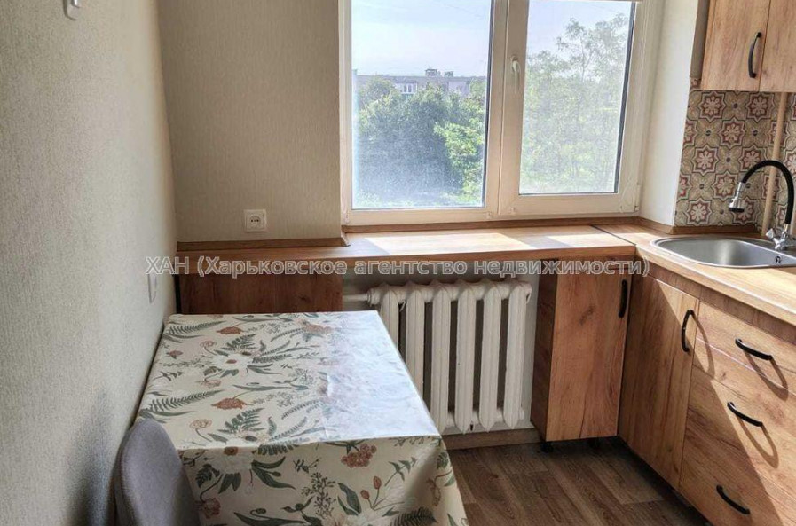 Продам квартиру, Ньютона ул. , 2 кім., 45 м², капитальный ремонт 