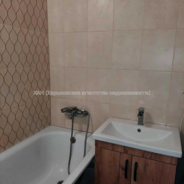 Продам квартиру, Ньютона ул. , 2 кім., 45 м², капитальный ремонт 