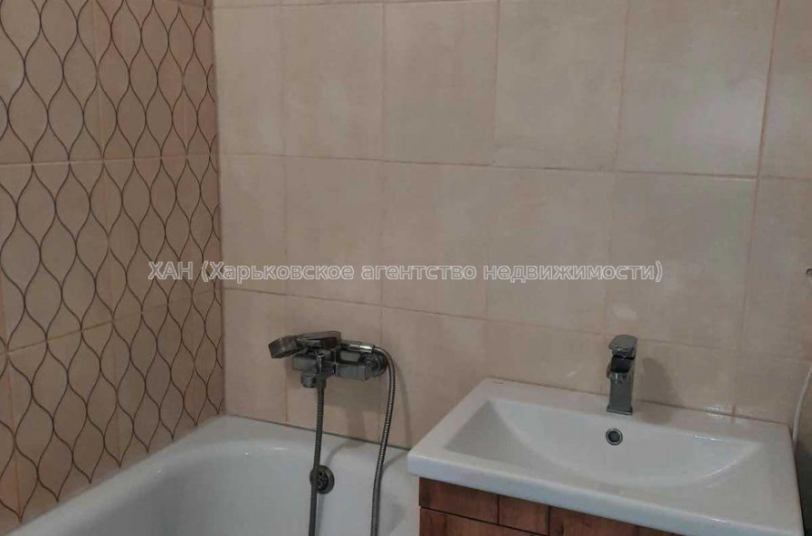 Продам квартиру, Ньютона ул. , 2 кім., 45 м², капитальный ремонт 
