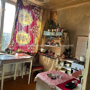 Продам квартиру, Гвардейцев Широнинцев ул. , 1 кім., 33.70 м², советский ремонт 
