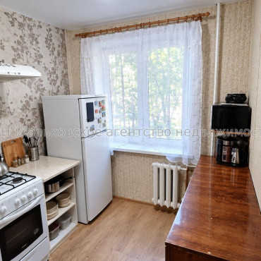 Продам квартиру, Бучмы ул. , 2  ком., 44.40 м², частичный ремонт 