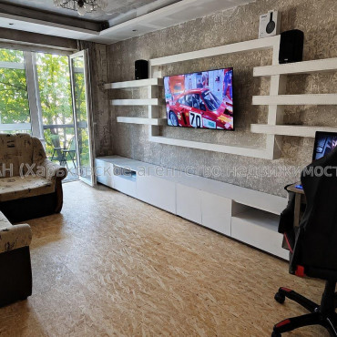 Продам квартиру, Бучмы ул. , 2  ком., 44.40 м², частичный ремонт 