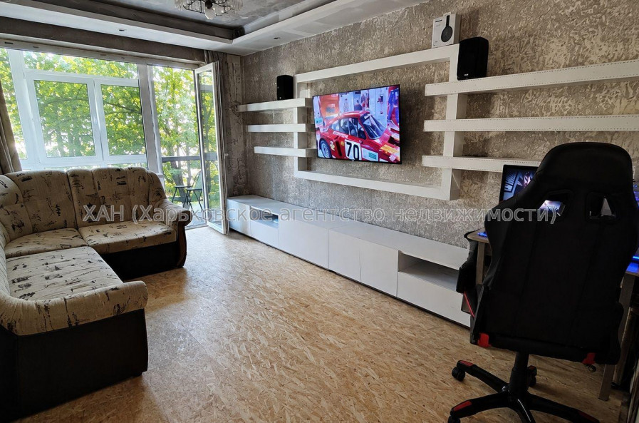 Продам квартиру, Бучмы ул. , 2  ком., 44.40 м², частичный ремонт 