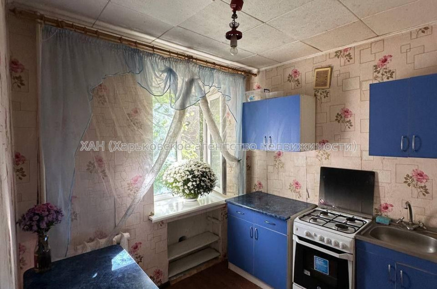 Продам квартиру, Льва Ландау просп. , 1 кім., 29.90 м², косметический ремонт 