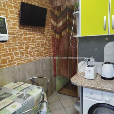 Продам квартиру, Бучмы ул. , 2  ком., 48 м², косметический ремонт 