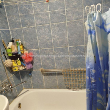 Продам квартиру, Бучмы ул. , 2  ком., 48 м², косметический ремонт 