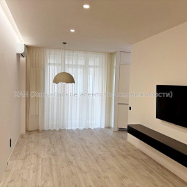 Продам квартиру, Гвардейцев Широнинцев ул. , 73Г , 2  ком., 65 м², авторский дизайн