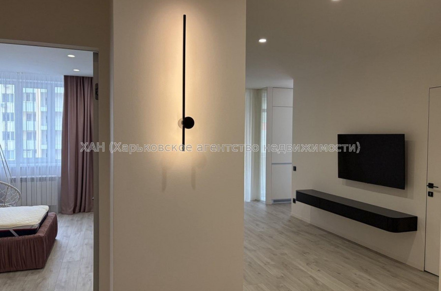Продам квартиру, Гвардейцев Широнинцев ул. , 73Г , 2  ком., 65 м², авторский дизайн 