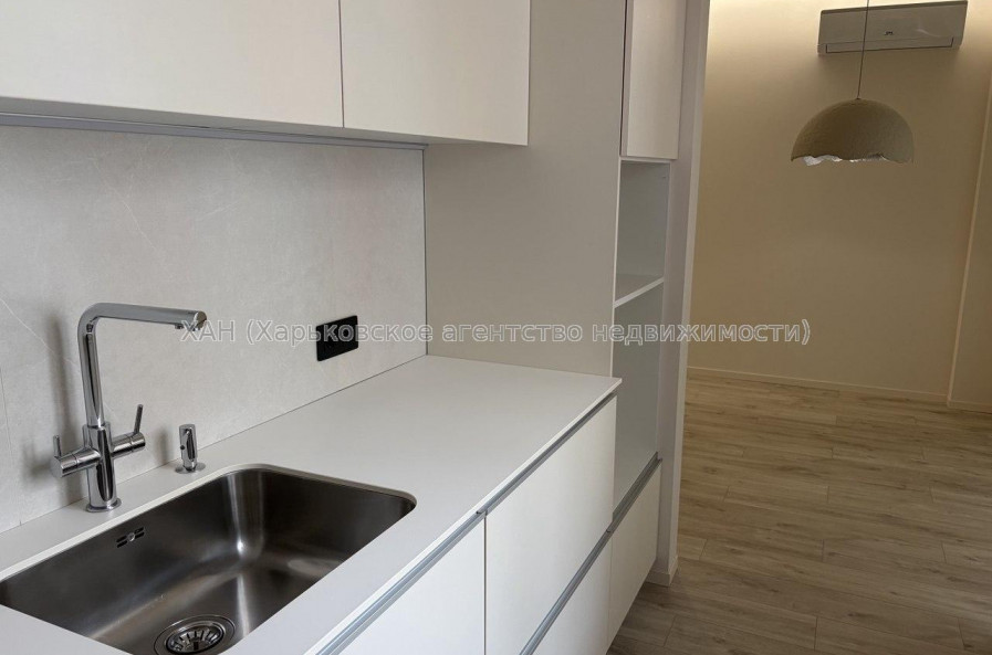 Продам квартиру, Гвардейцев Широнинцев ул. , 73Г , 2  ком., 65 м², авторский дизайн 