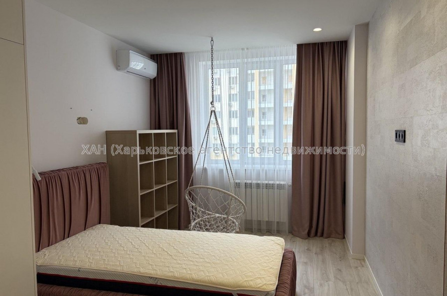 Продам квартиру, Гвардейцев Широнинцев ул. , 73Г , 2  ком., 65 м², авторский дизайн 