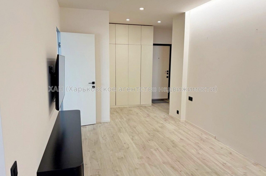 Продам квартиру, Гвардейцев Широнинцев ул. , 73Г , 2  ком., 65 м², авторский дизайн 