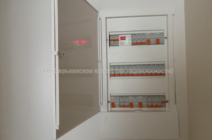 Продам квартиру, Гвардейцев Широнинцев ул. , 73Г , 2  ком., 65 м², авторский дизайн 