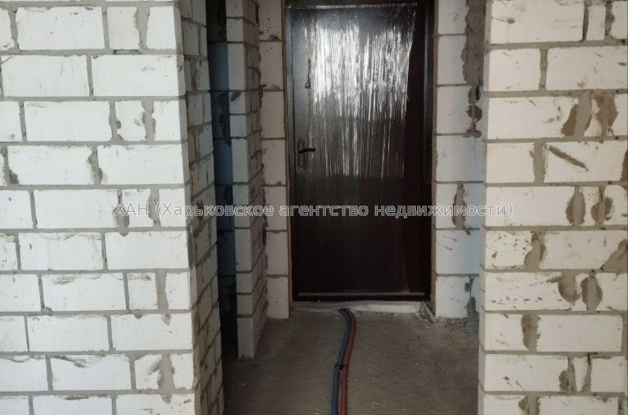 Продам квартиру, 1 кім., 37 м², без внутренних работ 