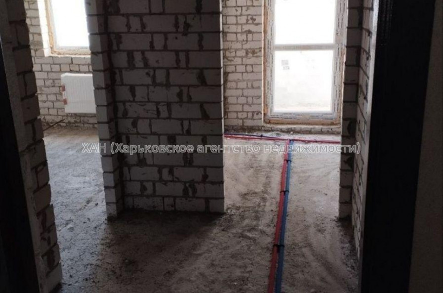 Продам квартиру, 1 кім., 37 м², без внутренних работ 