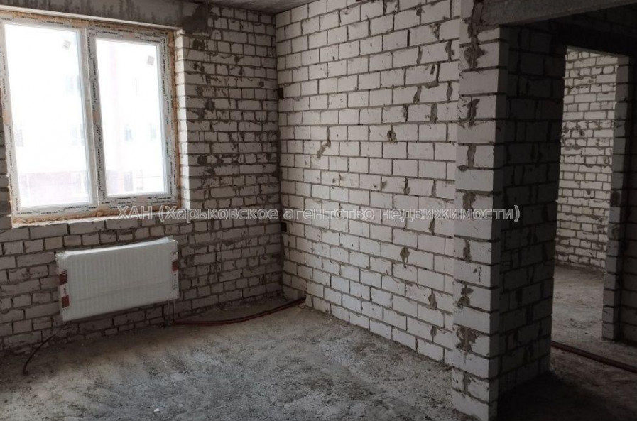 Продам квартиру, 1 кім., 37 м², без внутренних работ 