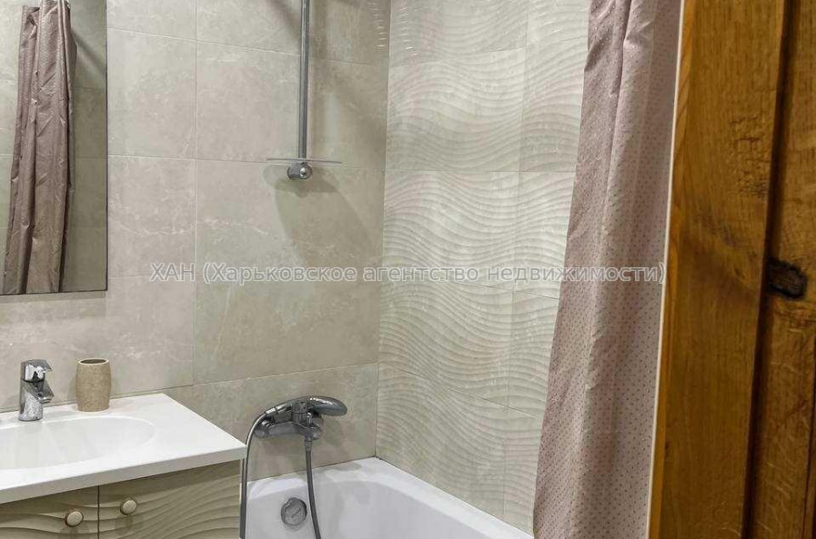Продам квартиру, Аэрокосмический пр. , 3 кім., 68 м², евроремонт 