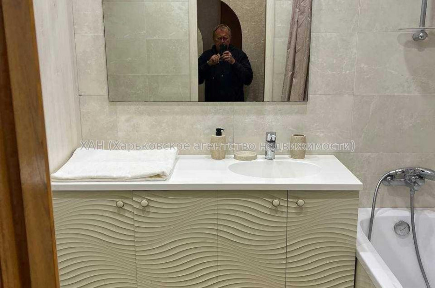 Продам квартиру, Аэрокосмический пр. , 3 кім., 68 м², евроремонт 
