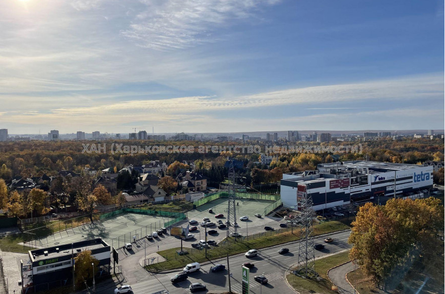Продам квартиру, Сокольницкая ул. , 3 кім., 99 м², без ремонта 