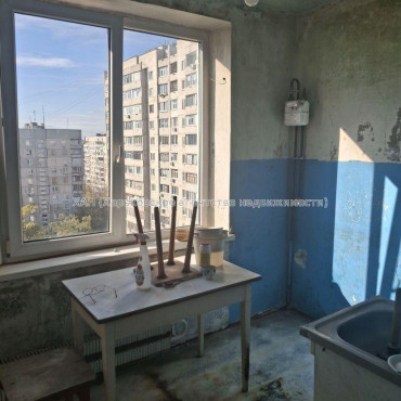 Продам квартиру, 1 кім., 32.70 м², без ремонта 