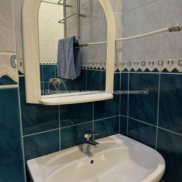 Продам квартиру, Григория Сковороды ул. , 2  ком., 50.70 м², капитальный ремонт 