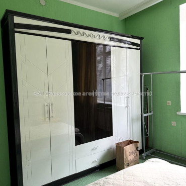 Продам квартиру, Григория Сковороды ул. , 2  ком., 50.70 м², капитальный ремонт 