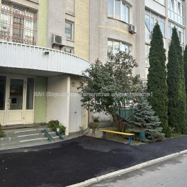Продам квартиру, Балакирева пер. , 3  ком., 103 м², без отделочных работ