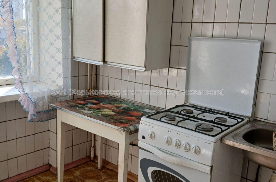 Продам квартиру, Науки просп. , 2 кім., 44 м², косметический ремонт 