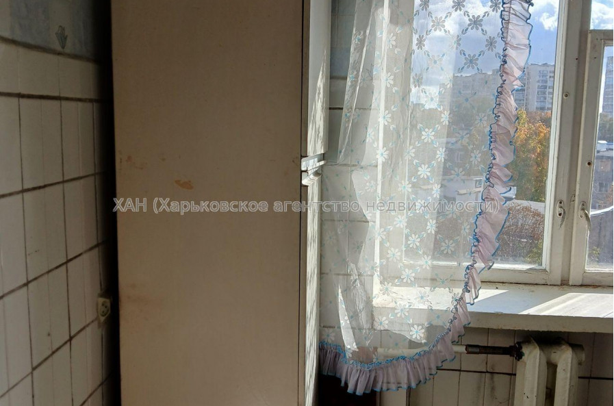Продам квартиру, Науки просп. , 2 кім., 44 м², косметический ремонт 