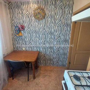 Продам квартиру, Индустриальный просп. , 2 кім., 45 м², косметический ремонт 