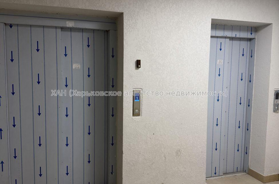 Продам квартиру, Непокоренных ул. , 3  ком., 90 м², без внутренних работ 