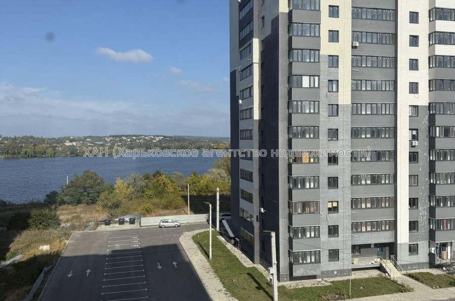Продам квартиру, Непокоренных ул. , 3  ком., 90 м², без внутренних работ 