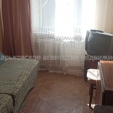 Продам квартиру, Защитников Неба ул. , 1  ком., 12 м², косметический ремонт 