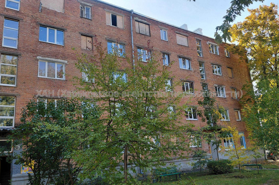 Продам квартиру, Защитников Неба ул. , 1  ком., 12 м², косметический ремонт 