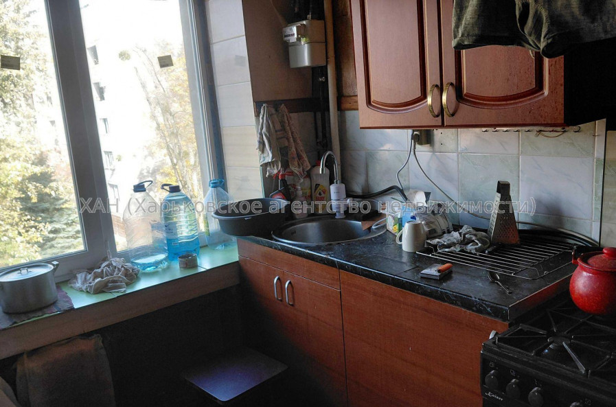 Продам квартиру, Защитников Неба ул. , 1  ком., 12 м², косметический ремонт 