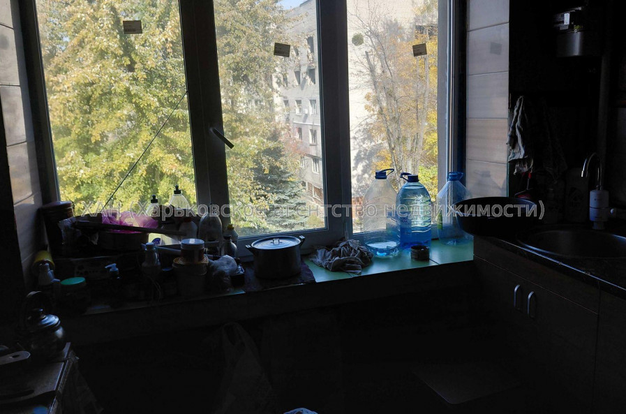 Продам квартиру, Защитников Неба ул. , 1  ком., 12 м², косметический ремонт 
