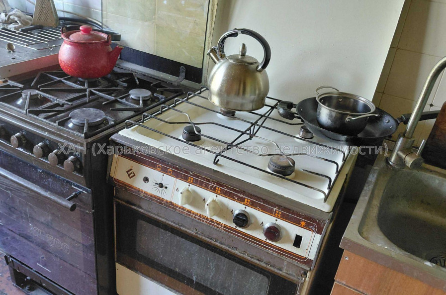 Продам квартиру, Защитников Неба ул. , 1  ком., 12 м², косметический ремонт 