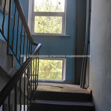 Продам квартиру, Защитников Неба ул. , 1  ком., 12 м², косметический ремонт 