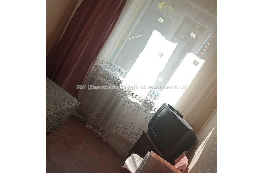 Продам квартиру, Защитников Неба ул. , 1  ком., 12 м², косметический ремонт 