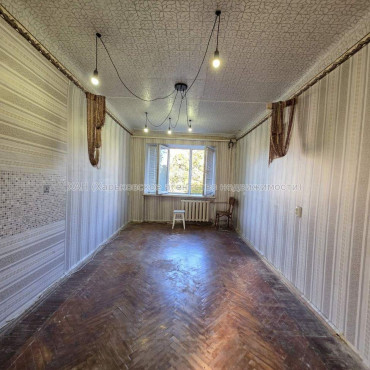 Продам квартиру, 12 Апреля ул. , 2 кім., 27 м², косметический ремонт 