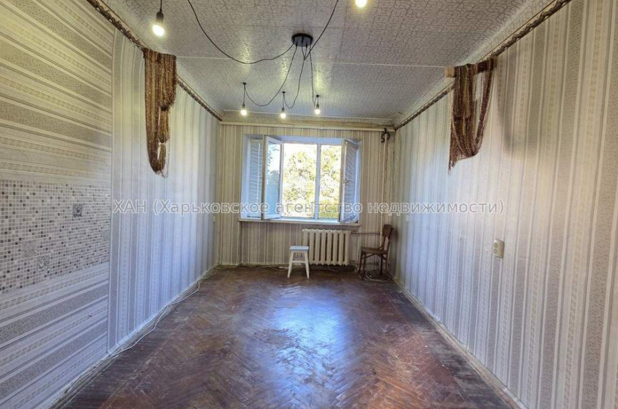Продам квартиру, 12 Апреля ул. , 2 кім., 27 м², косметический ремонт 