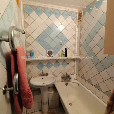 Продам квартиру, Ньютона ул. , 2  ком., 47 м², косметический ремонт 