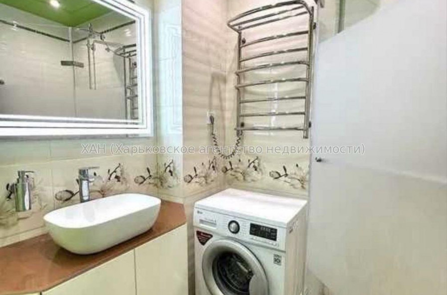 Продам квартиру, Конституции площ. , 2 кім., 57 м², капитальный ремонт 