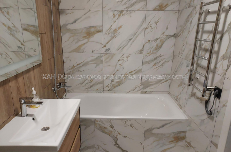 Продам квартиру, Заливная ул. , 1 кім., 42.30 м², евроремонт 