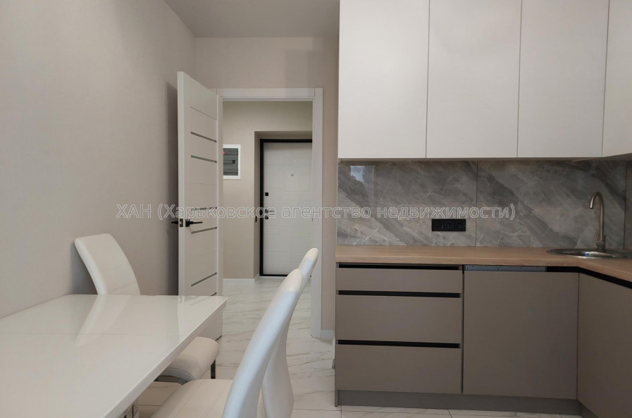 Продам квартиру, Заливная ул. , 1 кім., 42.30 м², евроремонт 