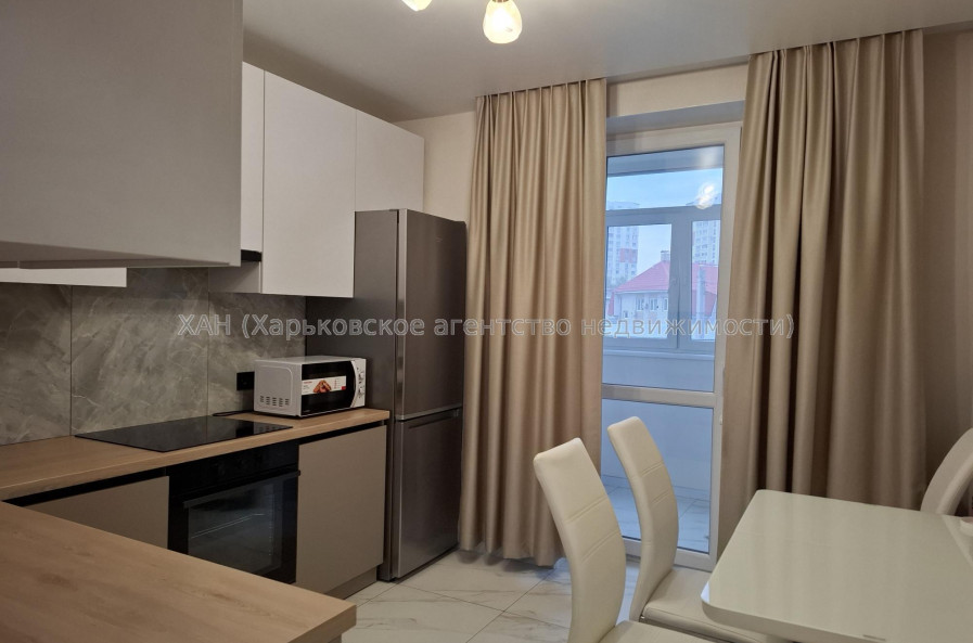 Продам квартиру, Заливная ул. , 1 кім., 42.30 м², евроремонт 